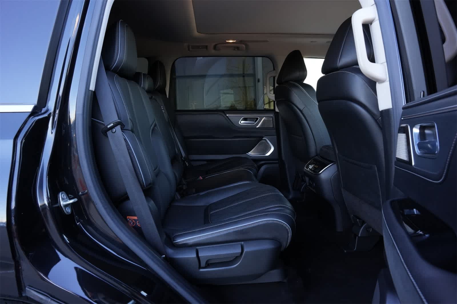 Thumbnail: 2025 INFINITI QX80 - 22