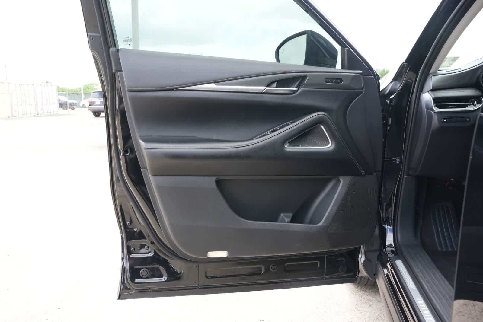 Thumbnail: 2023 INFINITI QX60 - 17