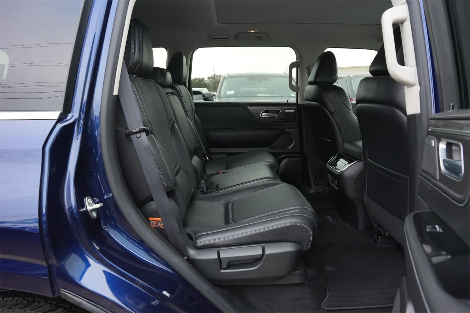 Thumbnail: 2025 INFINITI QX80 - 22