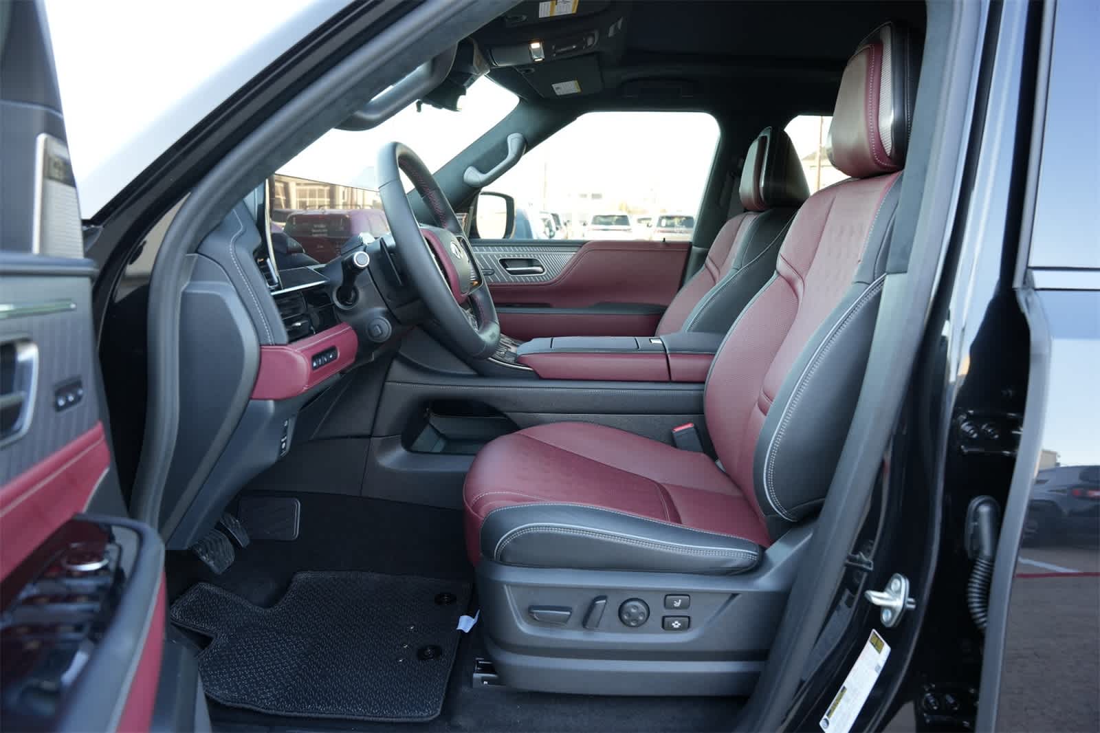 Thumbnail: 2026 INFINITI QX80 - 16