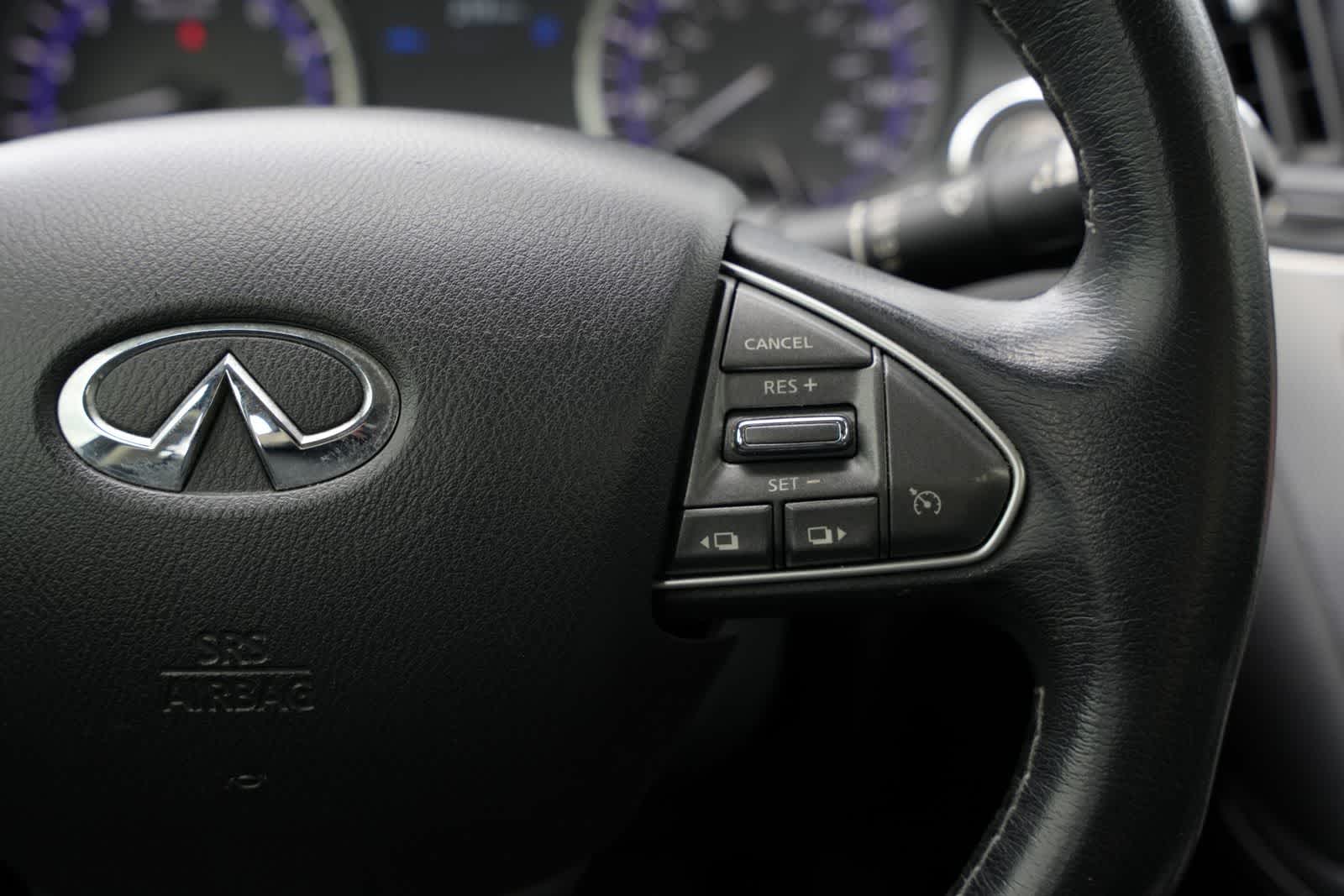 Thumbnail: 2015 INFINITI Q50 - 11