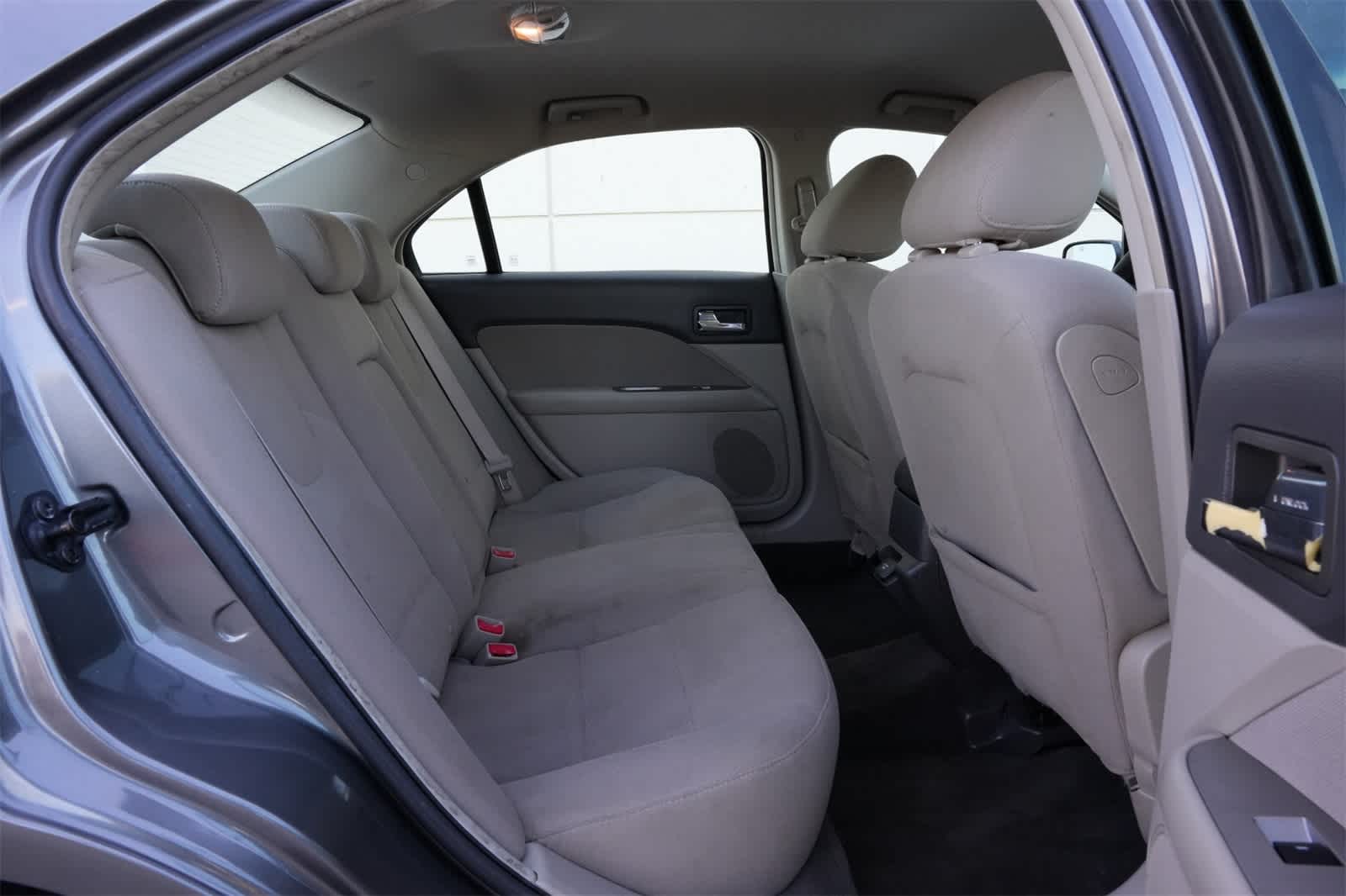 Thumbnail: 2010 Ford Fusion - 21