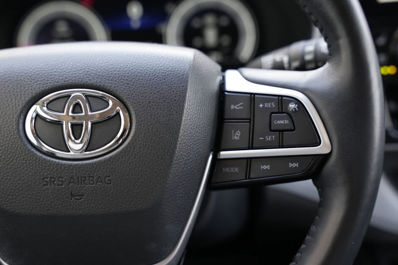 Thumbnail: 2023 Toyota Highlander - 11