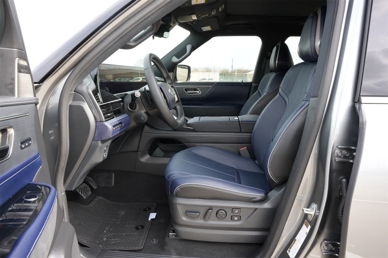 Thumbnail: 2026 INFINITI QX80 - 17