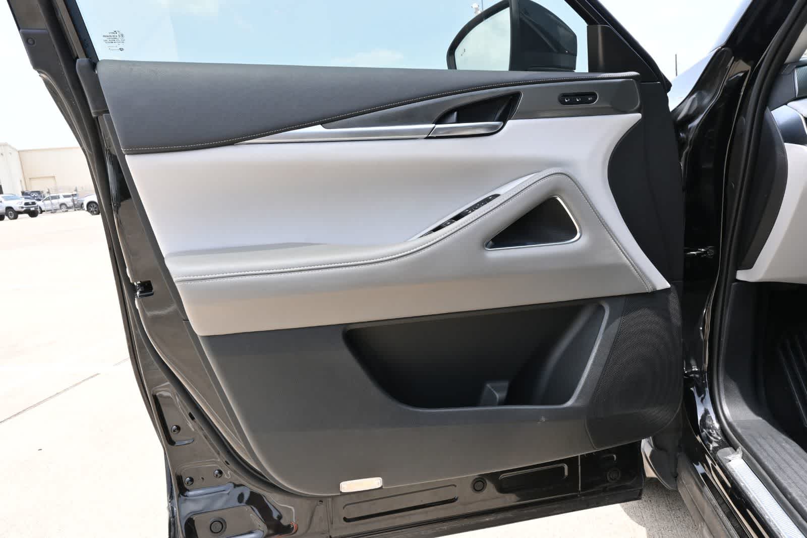 Thumbnail: 2026 INFINITI QX60 - 17