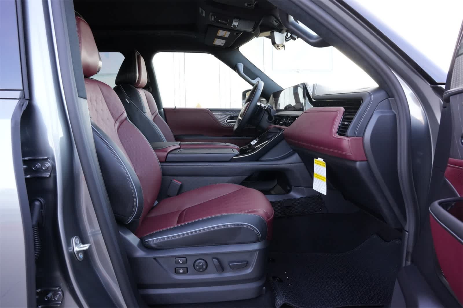 Thumbnail: 2026 INFINITI QX80 - 23