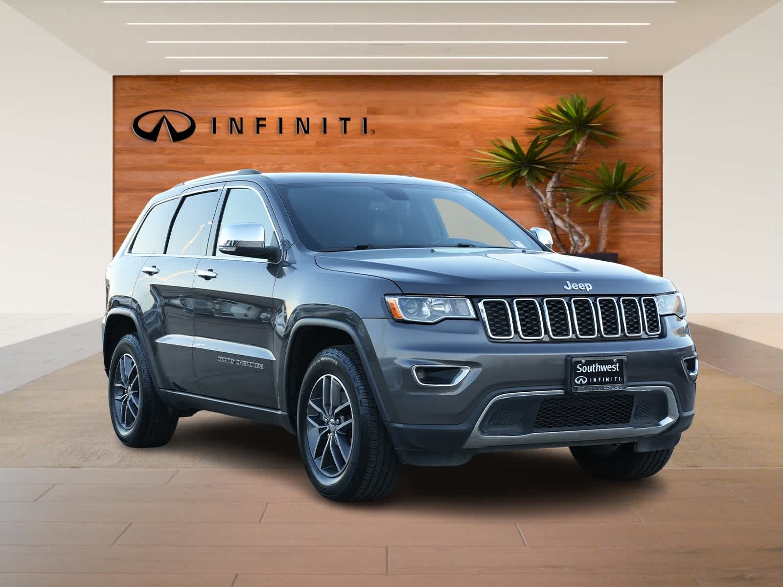 Thumbnail: 2018 Jeep Grand Cherokee - 3