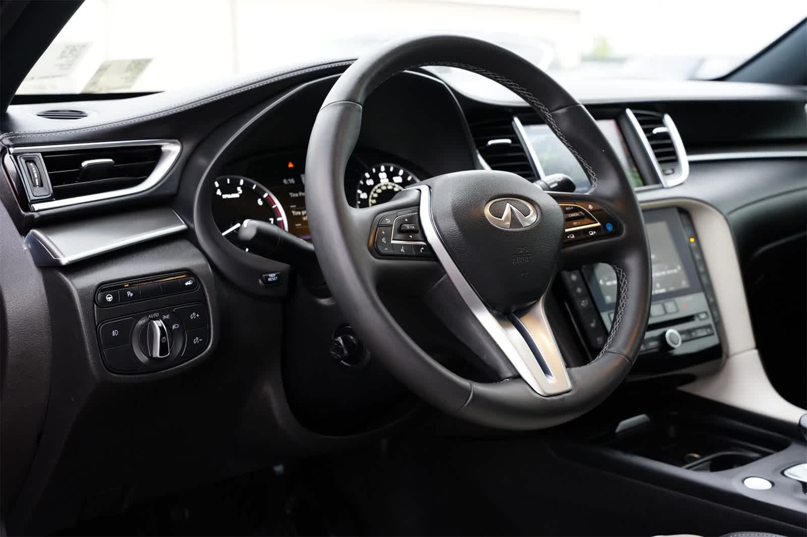 Thumbnail: 2023 INFINITI QX55 - 16