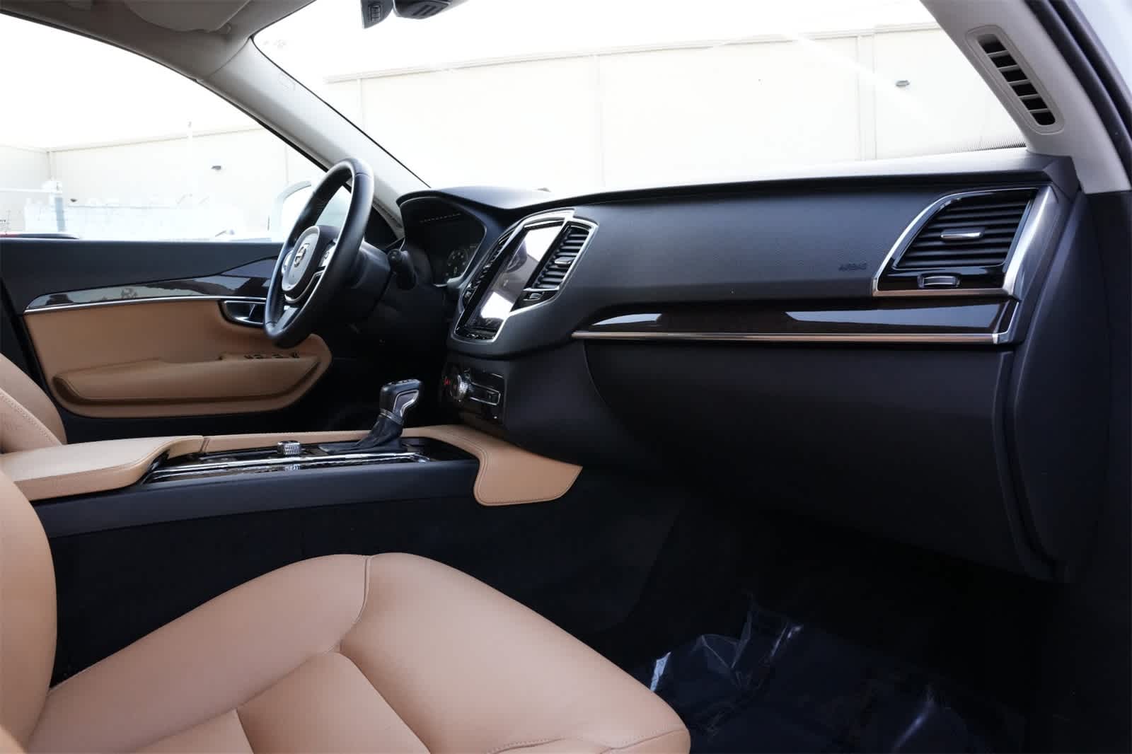 Thumbnail: 2016 Volvo XC90 - 22