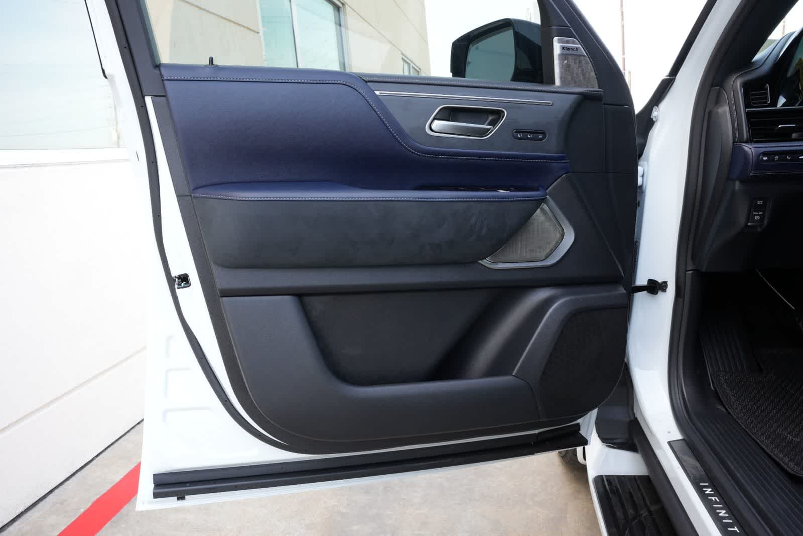 Thumbnail: 2026 INFINITI QX80 - 18