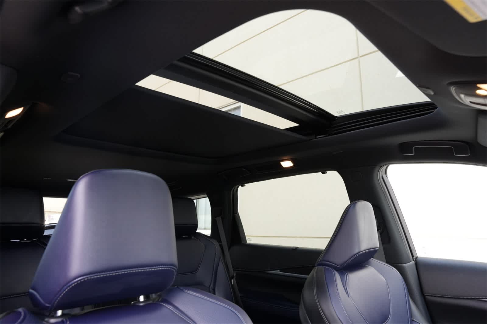 Thumbnail: 2026 INFINITI QX60 - 25