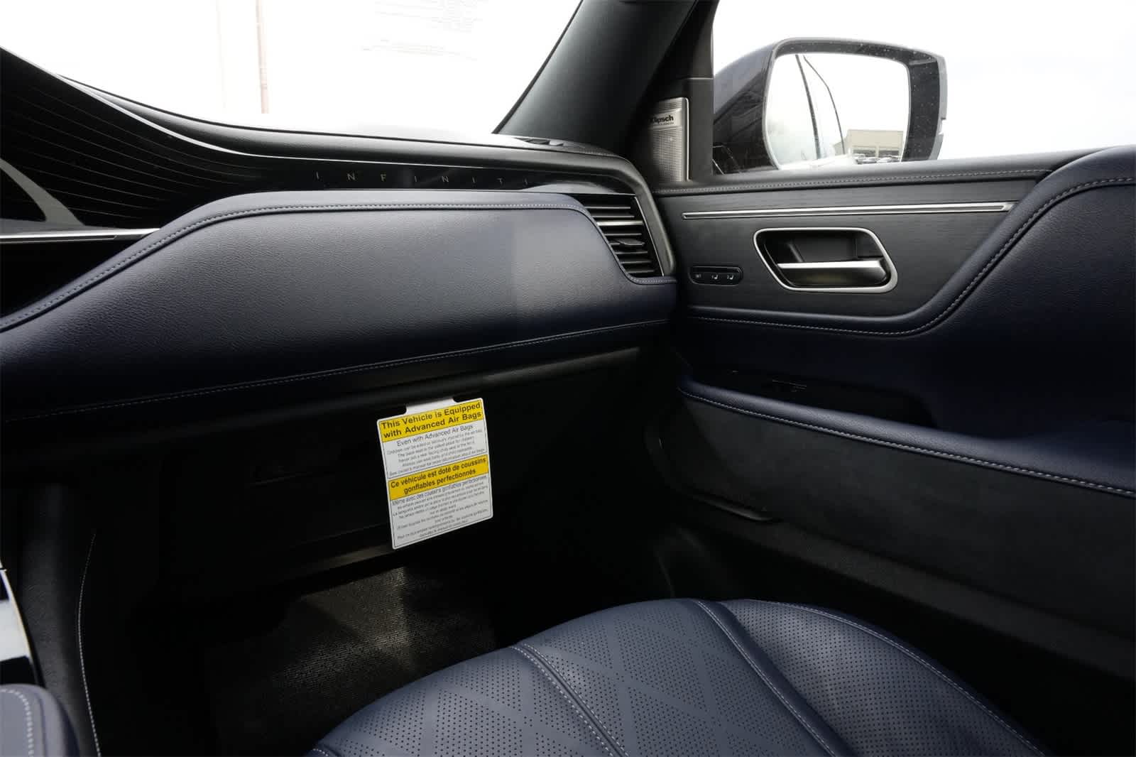 Thumbnail: 2026 INFINITI QX80 - 8