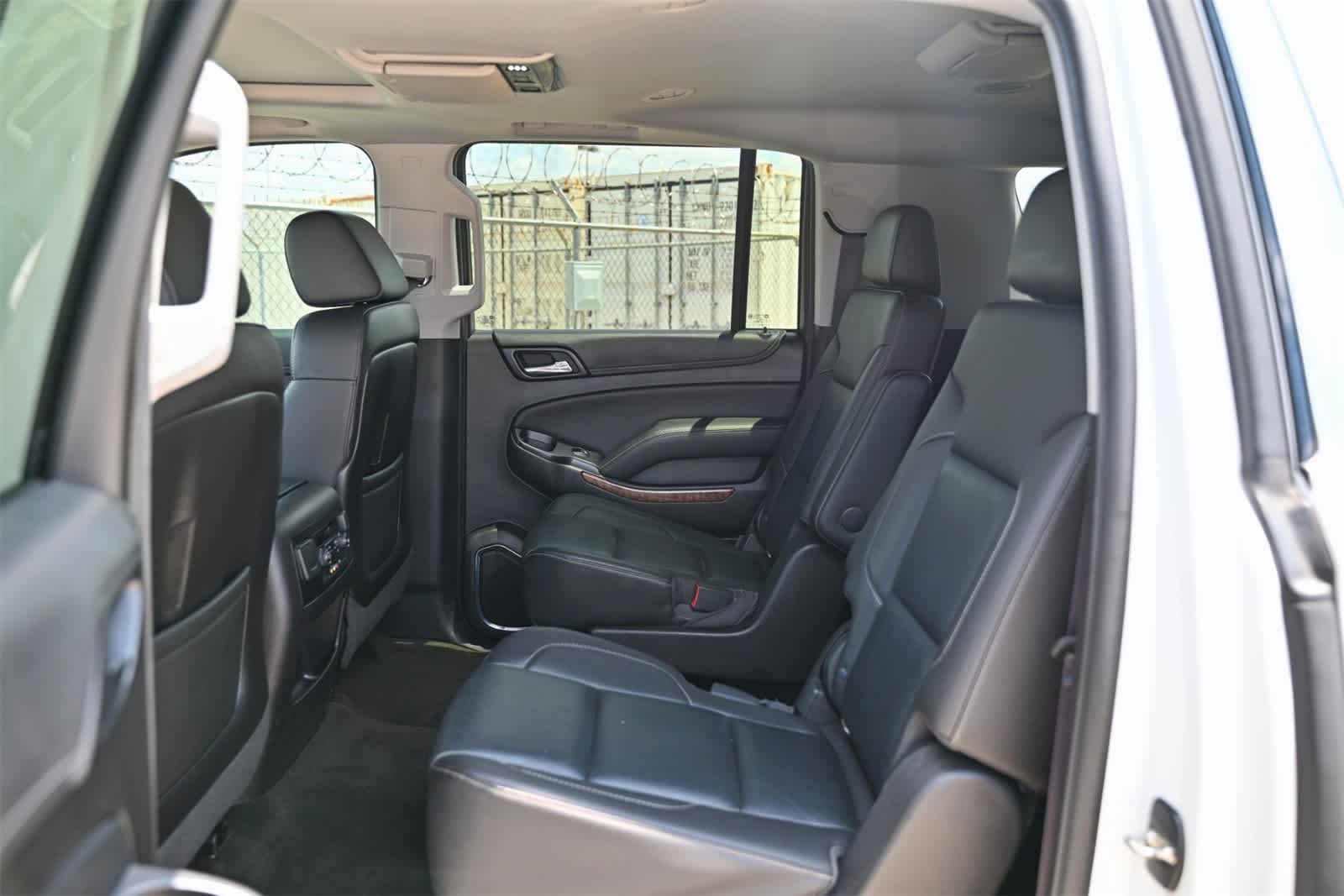 2016 Chevrolet Suburban LTZ 19