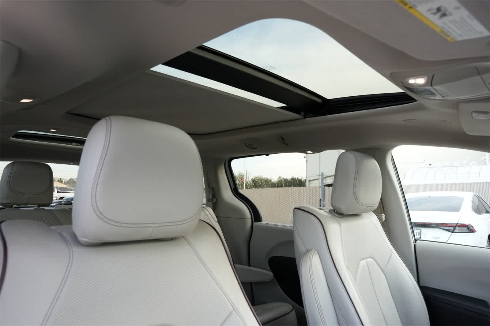 Thumbnail: 2018 Chrysler Pacifica - 25