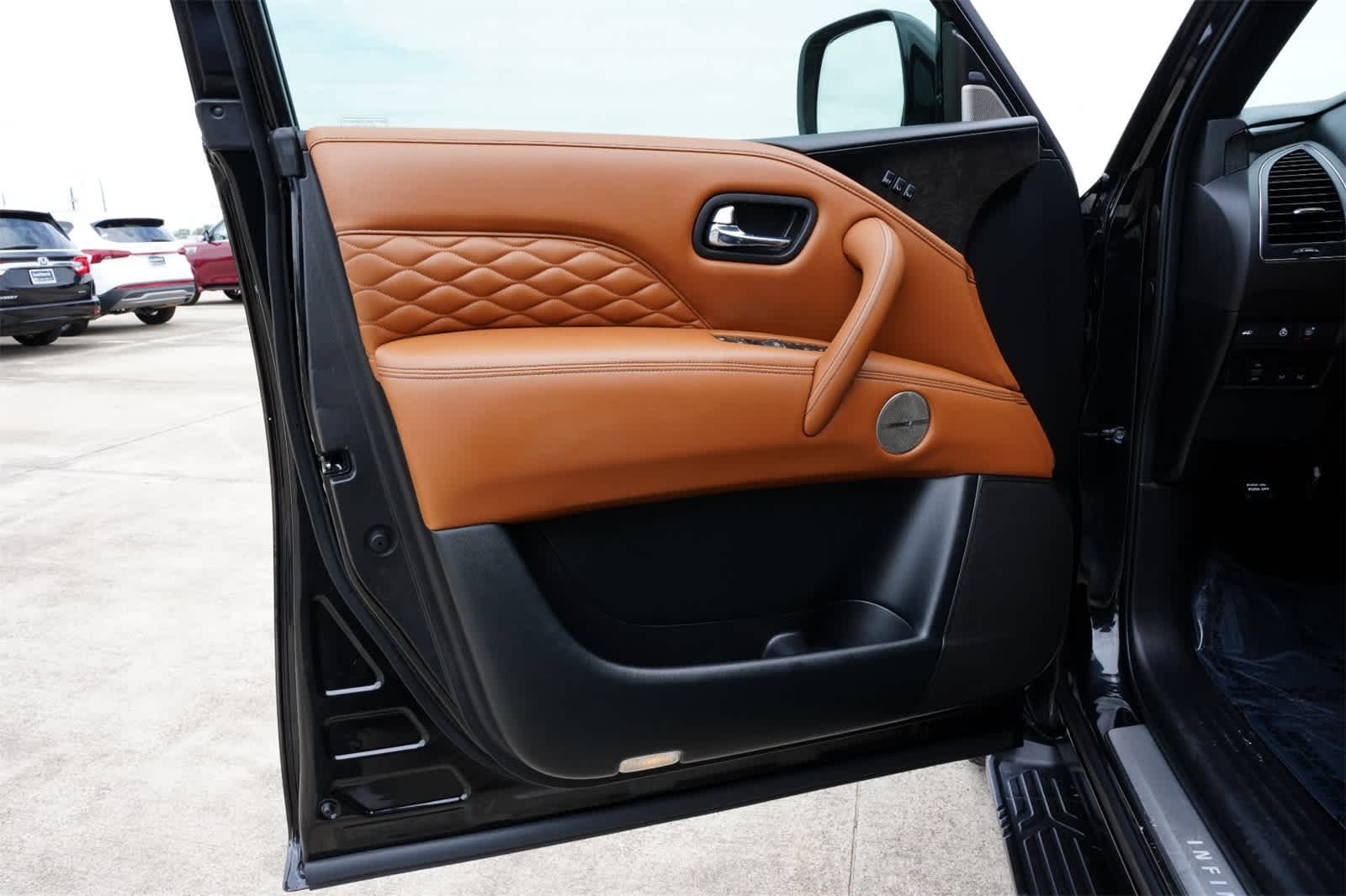 Thumbnail: 2022 INFINITI QX80 - 18