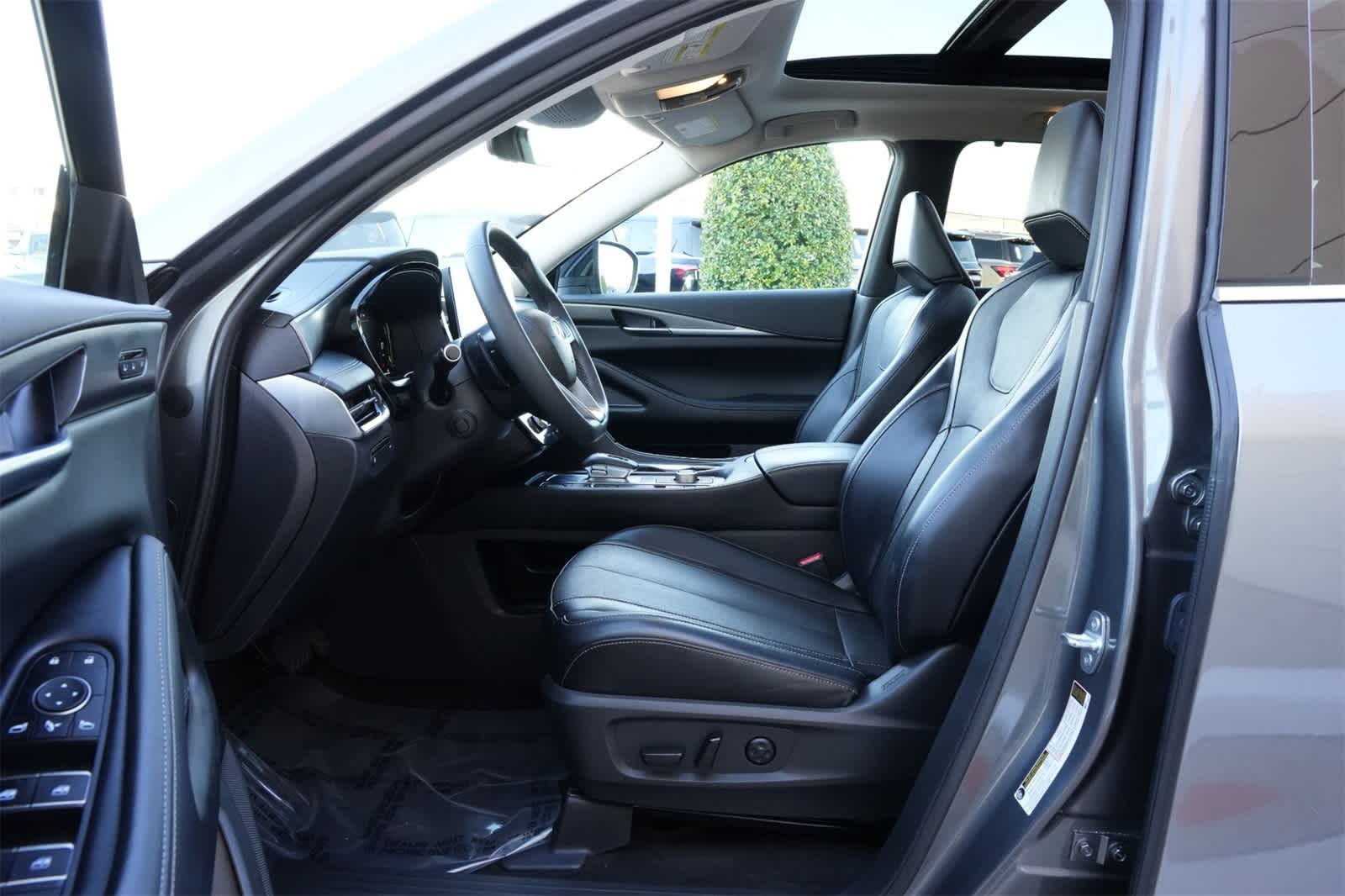 Thumbnail: 2023 INFINITI QX60 - 17