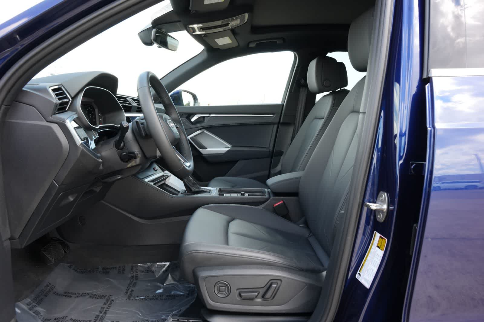 Thumbnail: 2025 Audi Q3 - 17