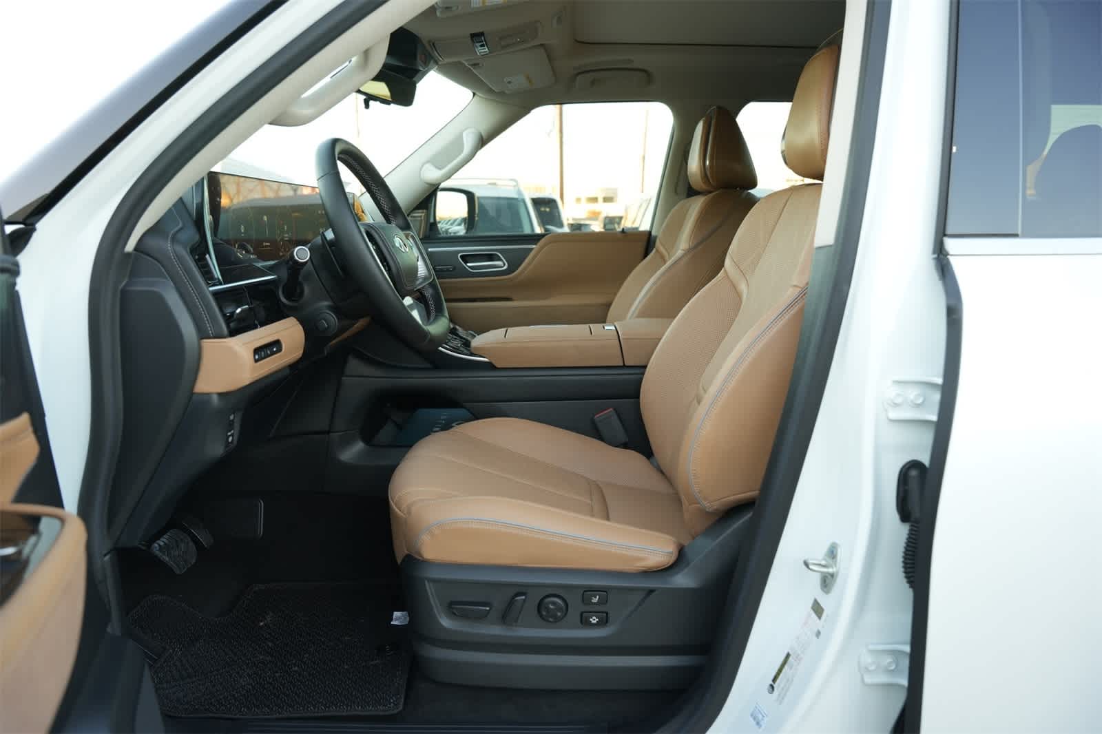 Thumbnail: 2025 INFINITI QX80 - 14