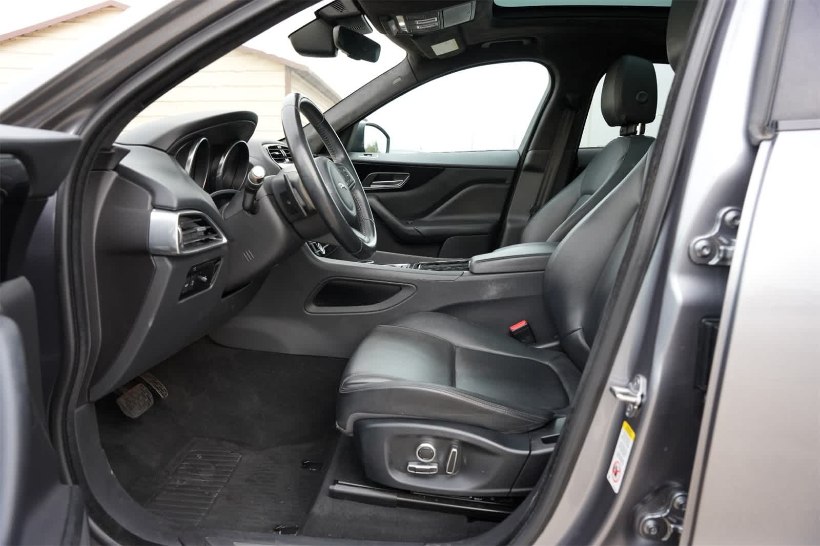 Thumbnail: 2020 Jaguar F-Pace - 16