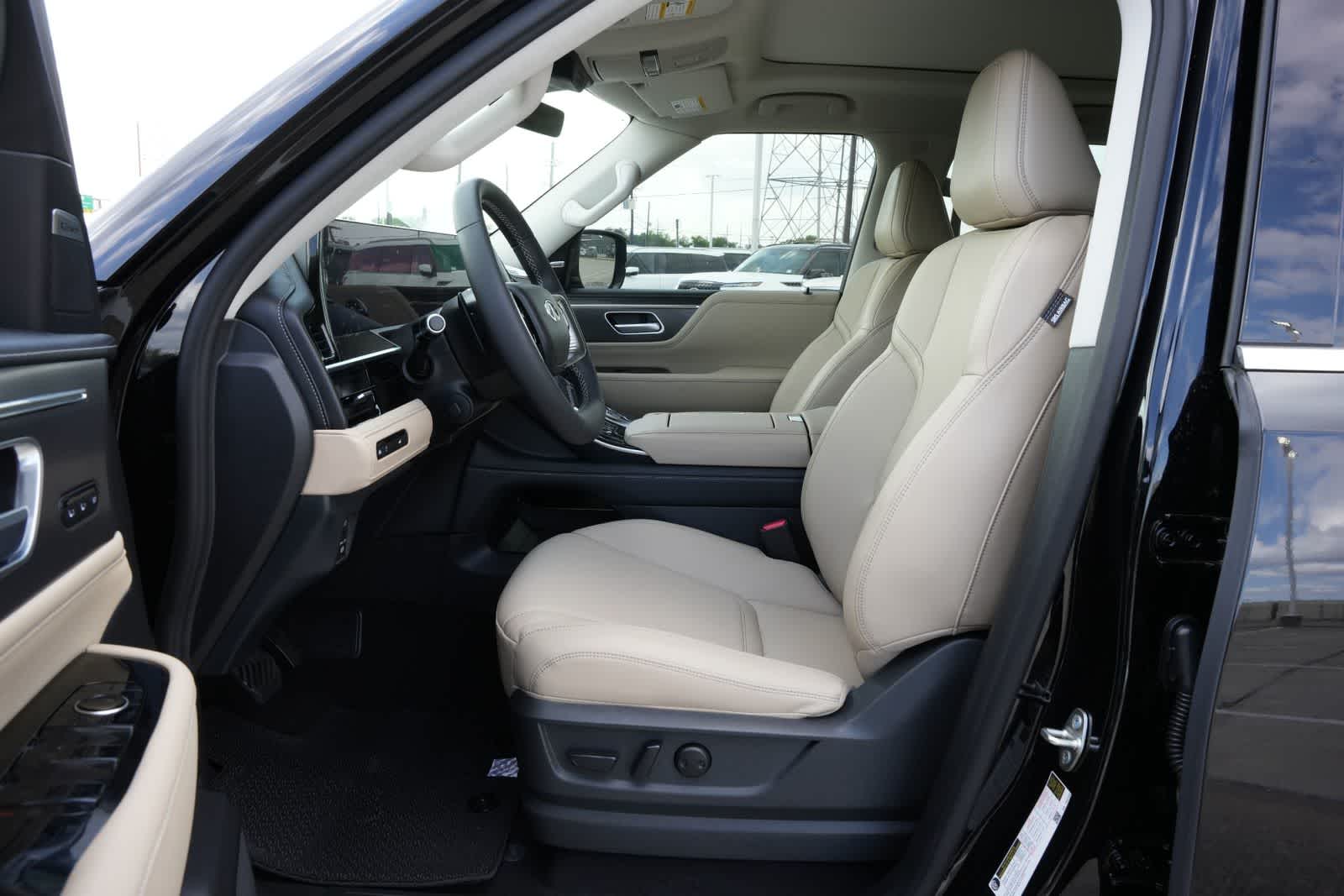 Thumbnail: 2026 INFINITI QX80 - 17