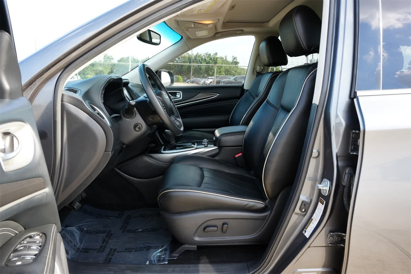 Thumbnail: 2016 INFINITI QX60 - 18