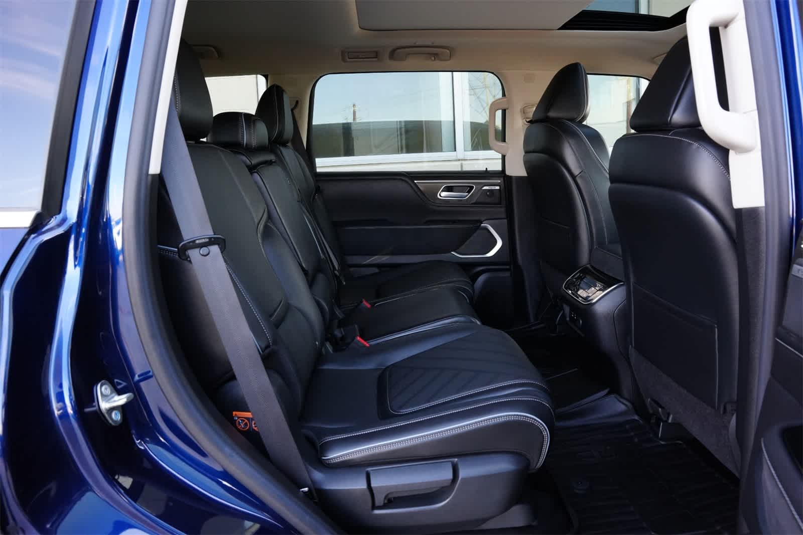 Thumbnail: 2025 INFINITI QX80 - 22