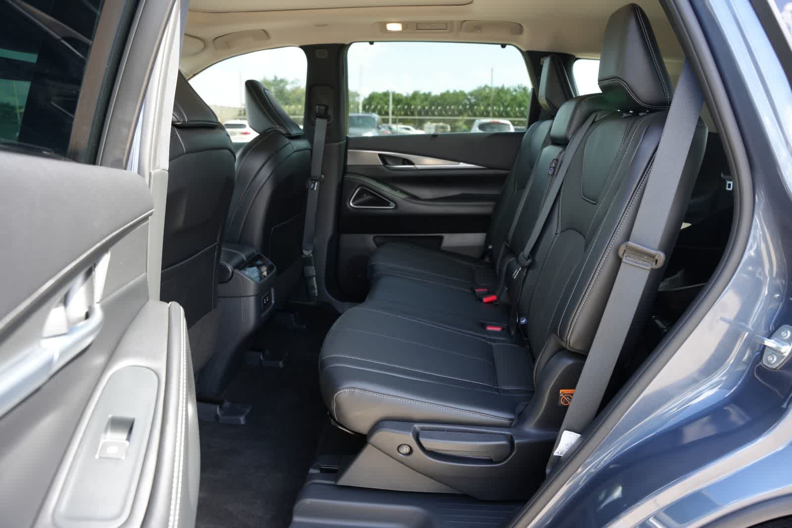 Thumbnail: 2026 INFINITI QX60 - 18