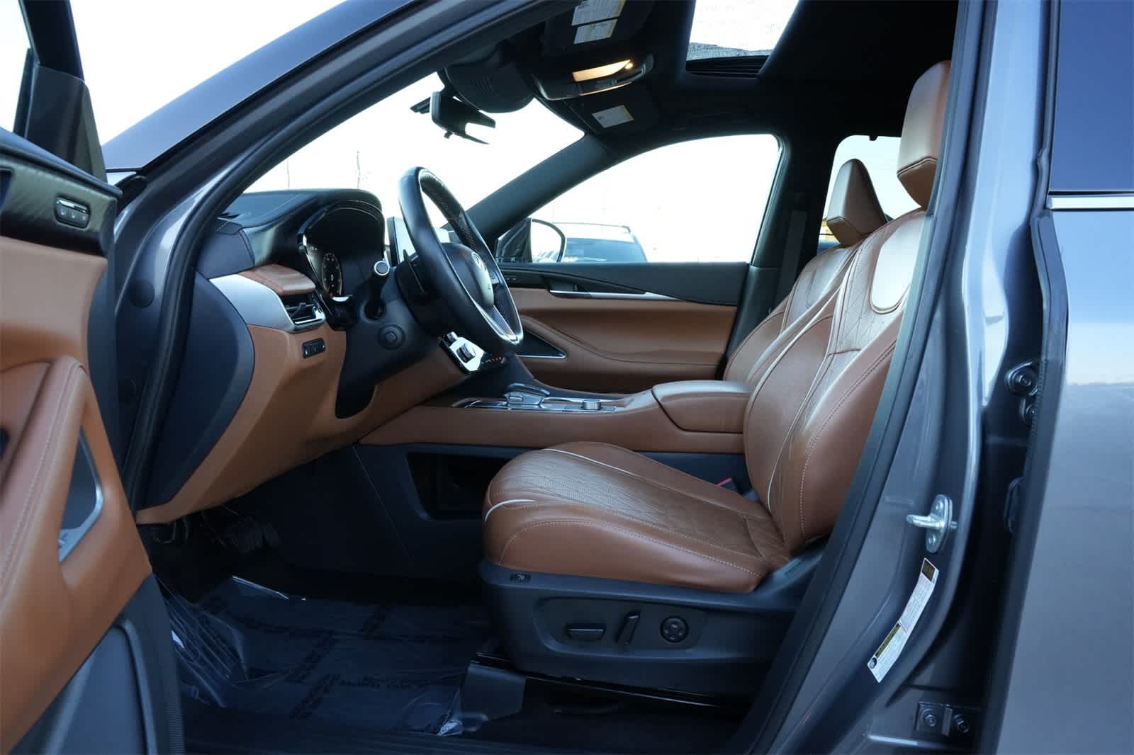 Thumbnail: 2023 INFINITI QX60 - 17