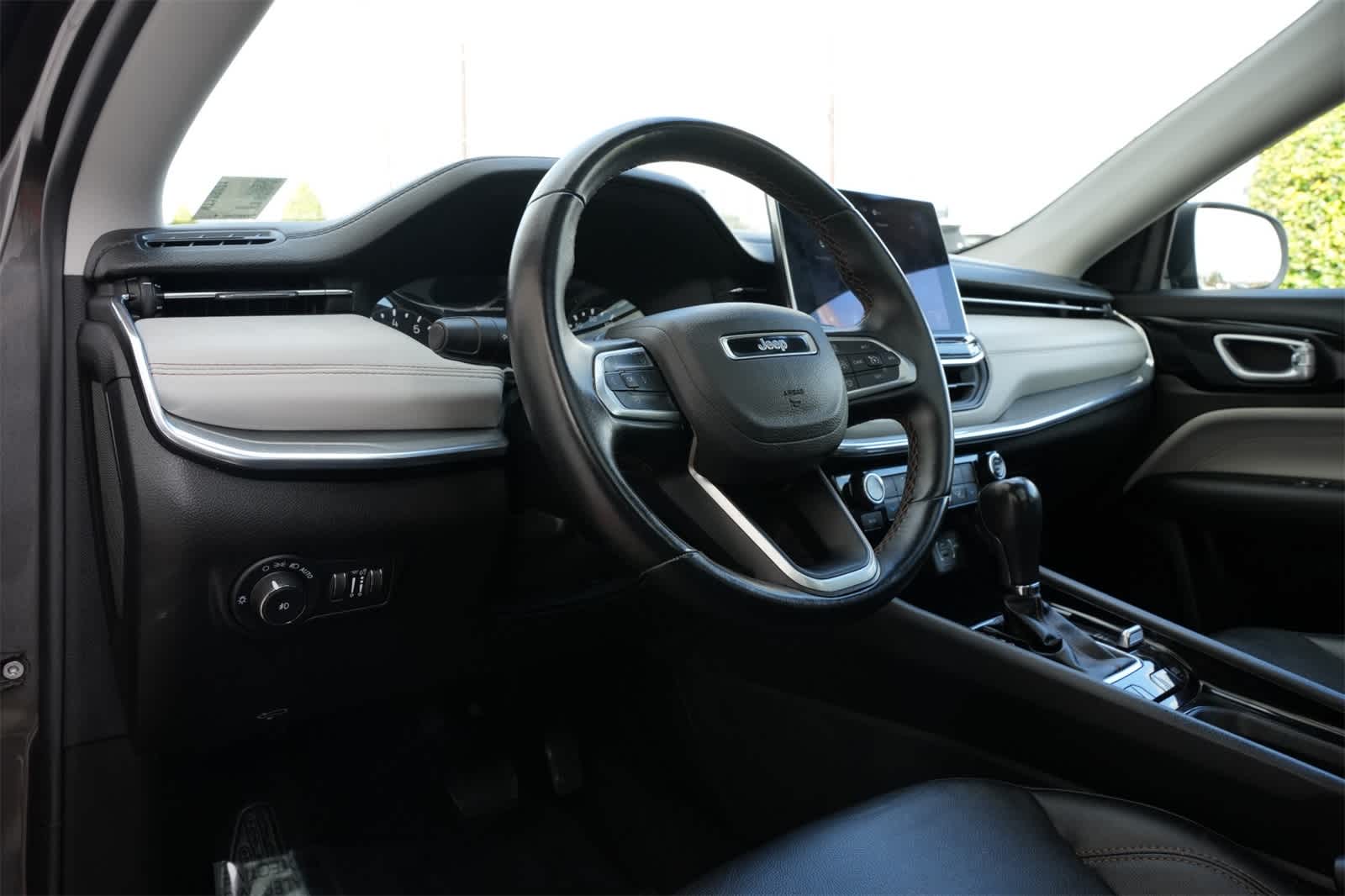 Thumbnail: 2022 Jeep Compass - 16