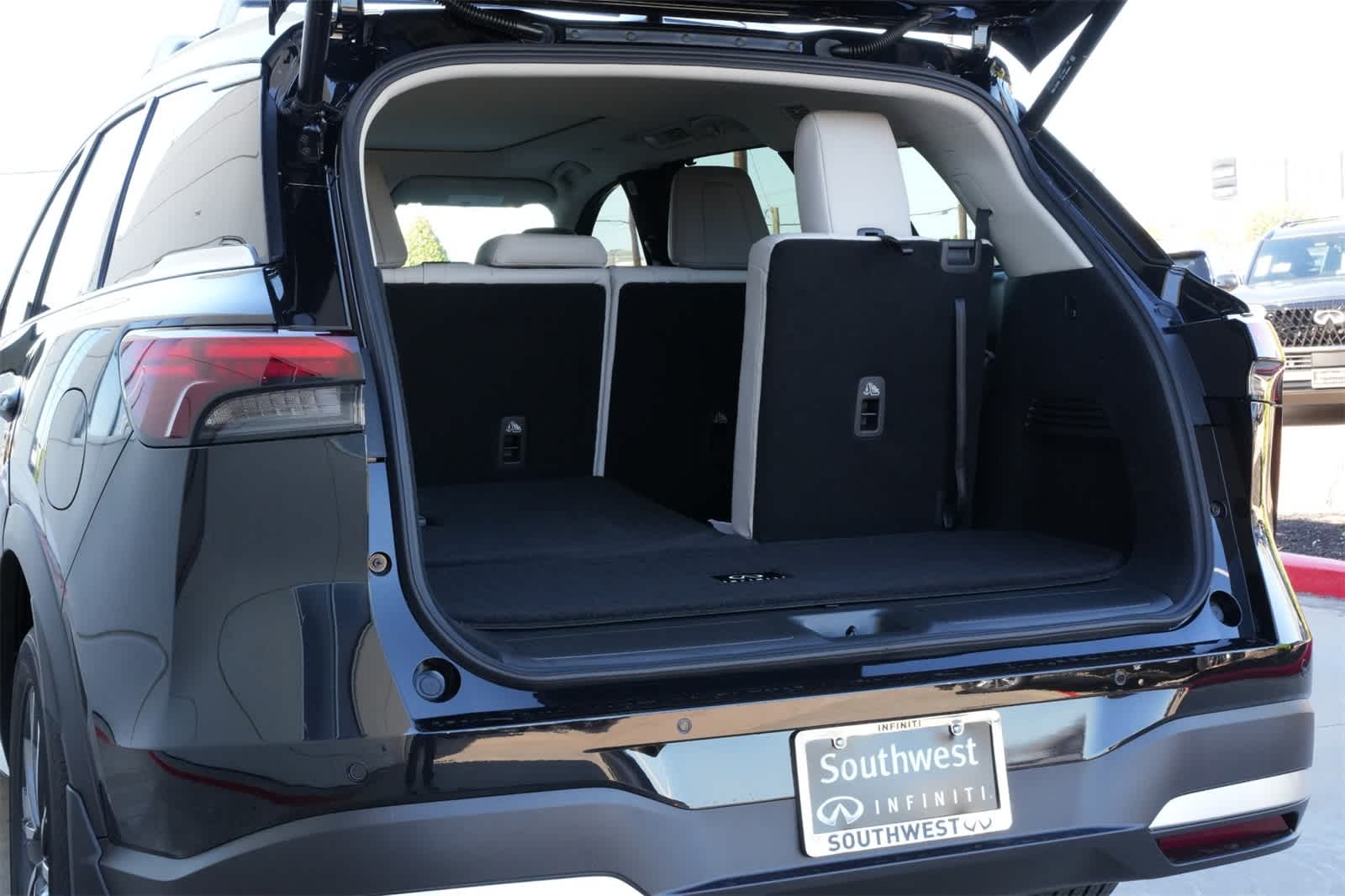 Thumbnail: 2026 INFINITI QX60 - 21