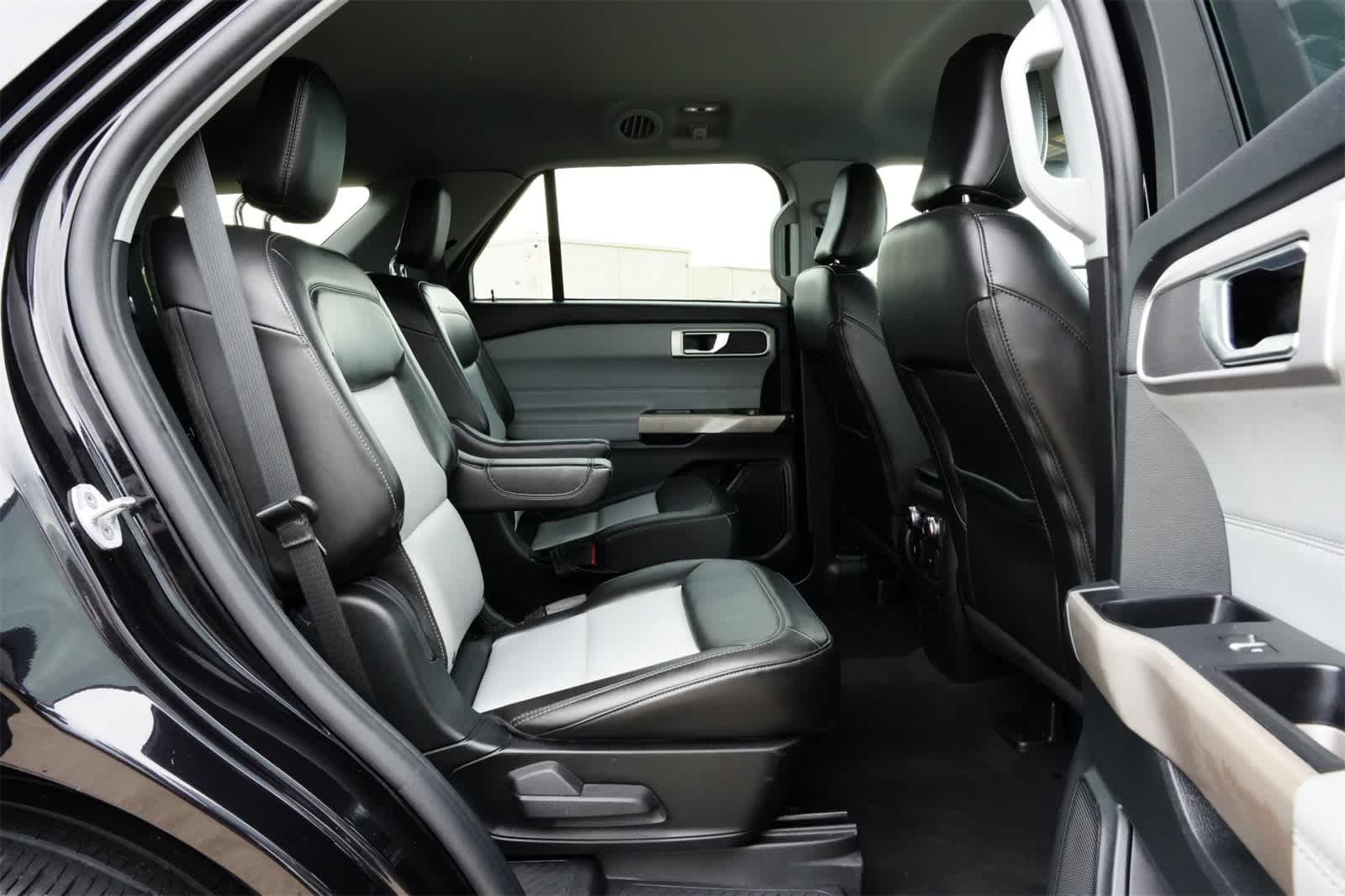 Thumbnail: 2022 Ford Explorer - 22