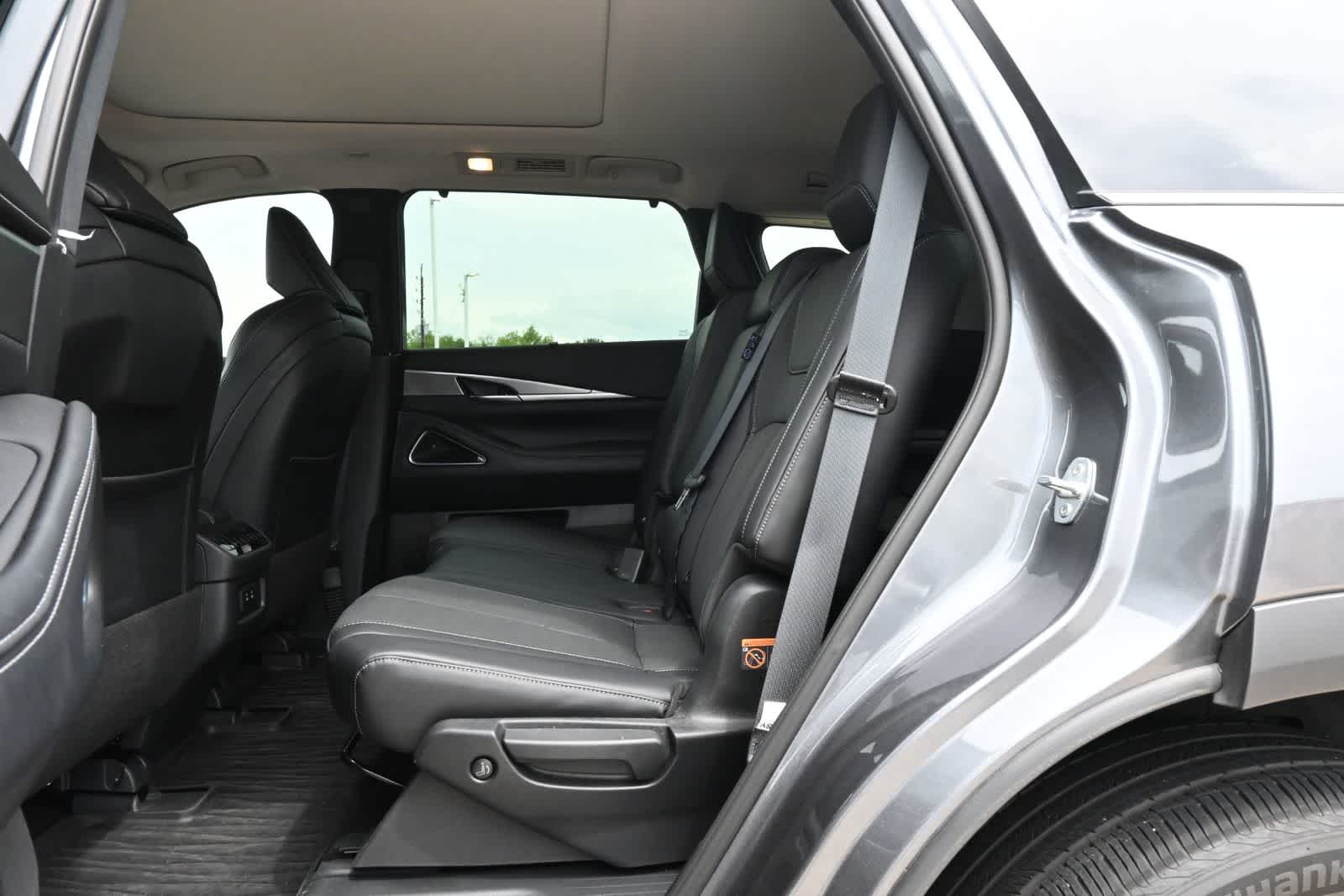 Thumbnail: 2026 INFINITI QX60 - 19