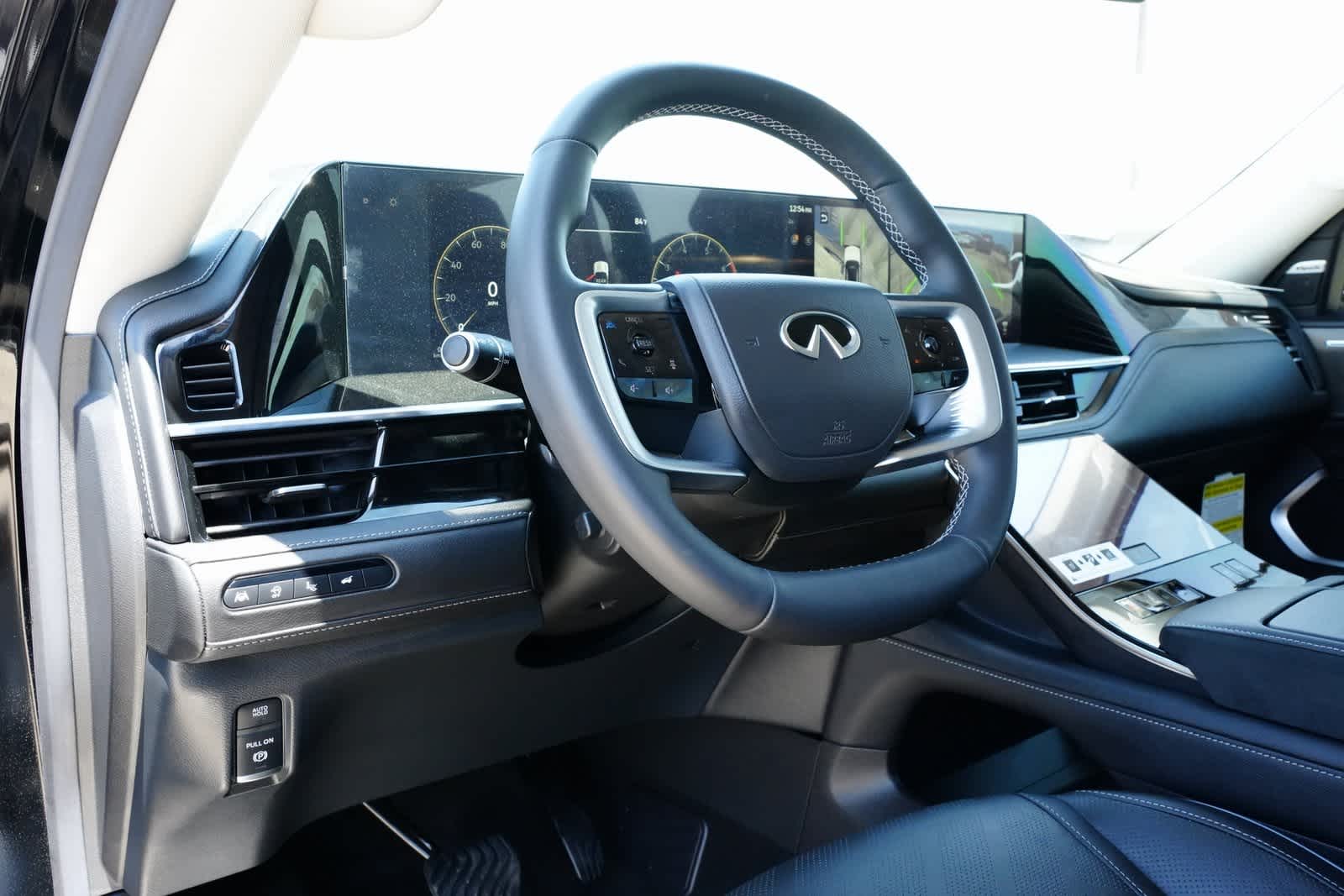 Thumbnail: 2025 INFINITI QX80 - 17