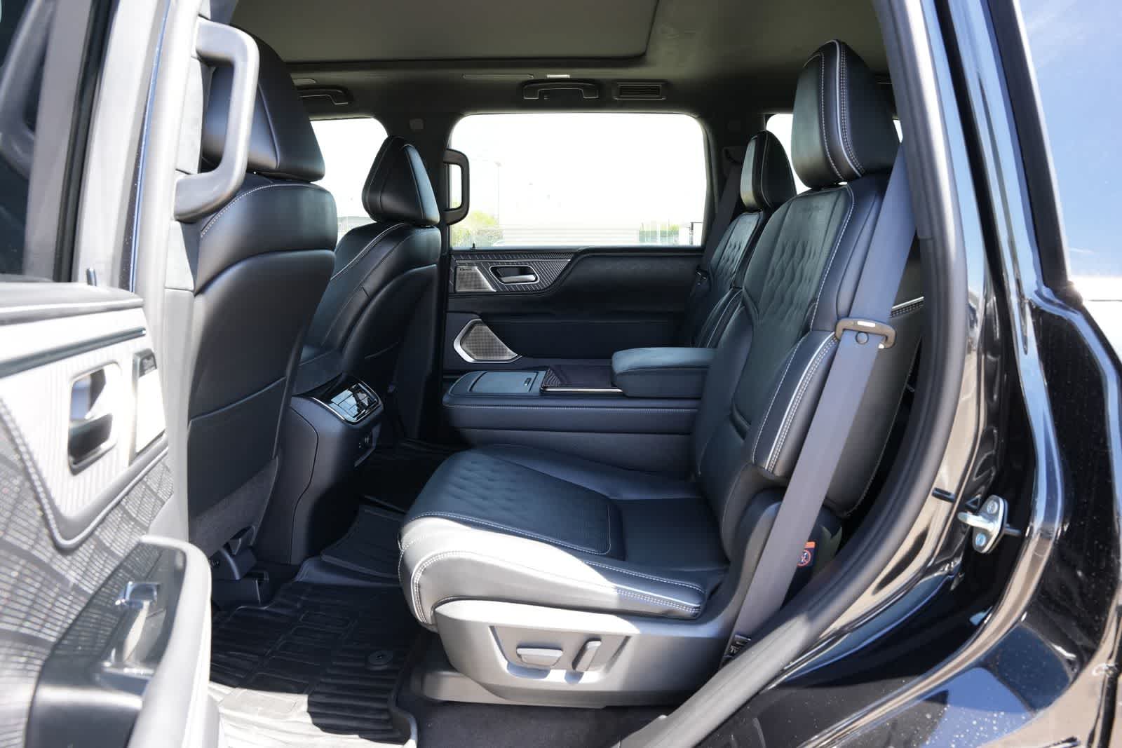 Thumbnail: 2026 INFINITI QX80 - 19