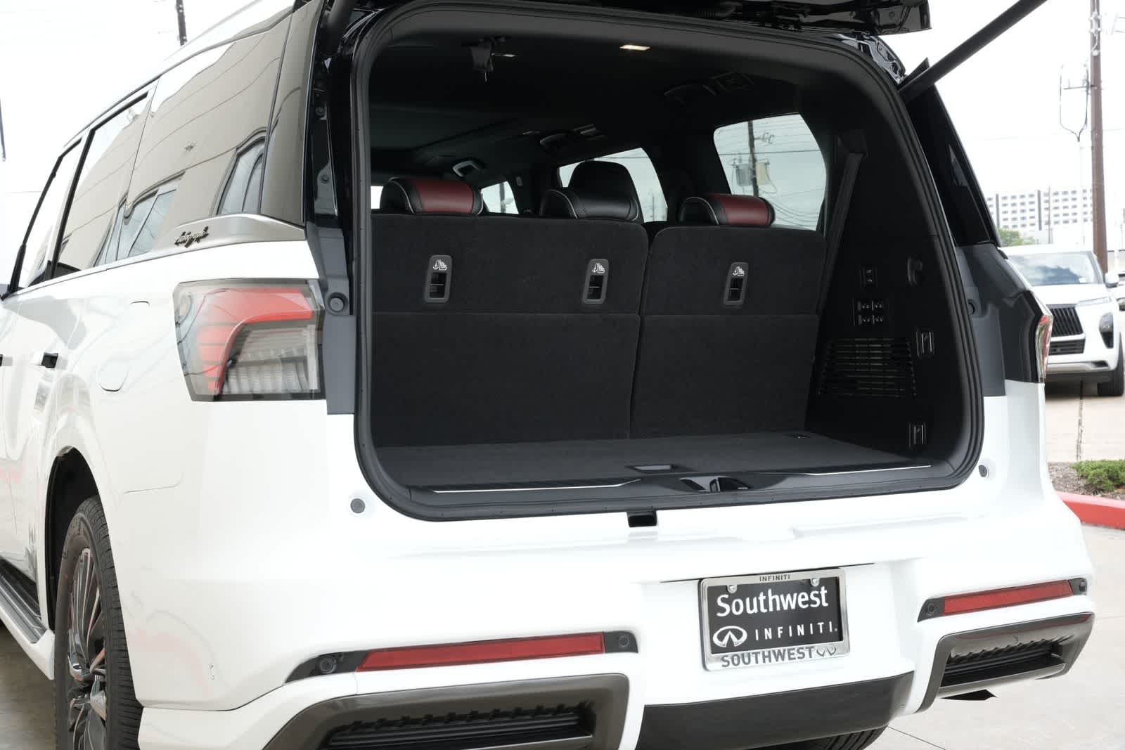 Thumbnail: 2026 INFINITI QX80 - 21