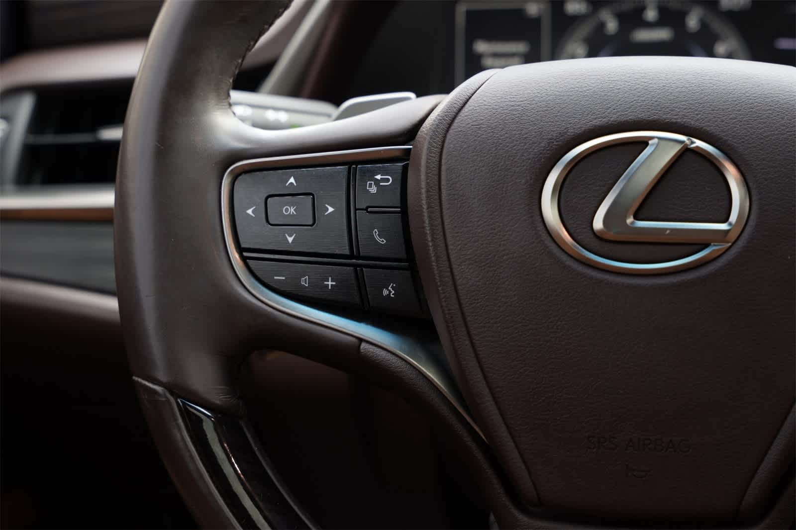 Thumbnail: 2019 Lexus ES - 10