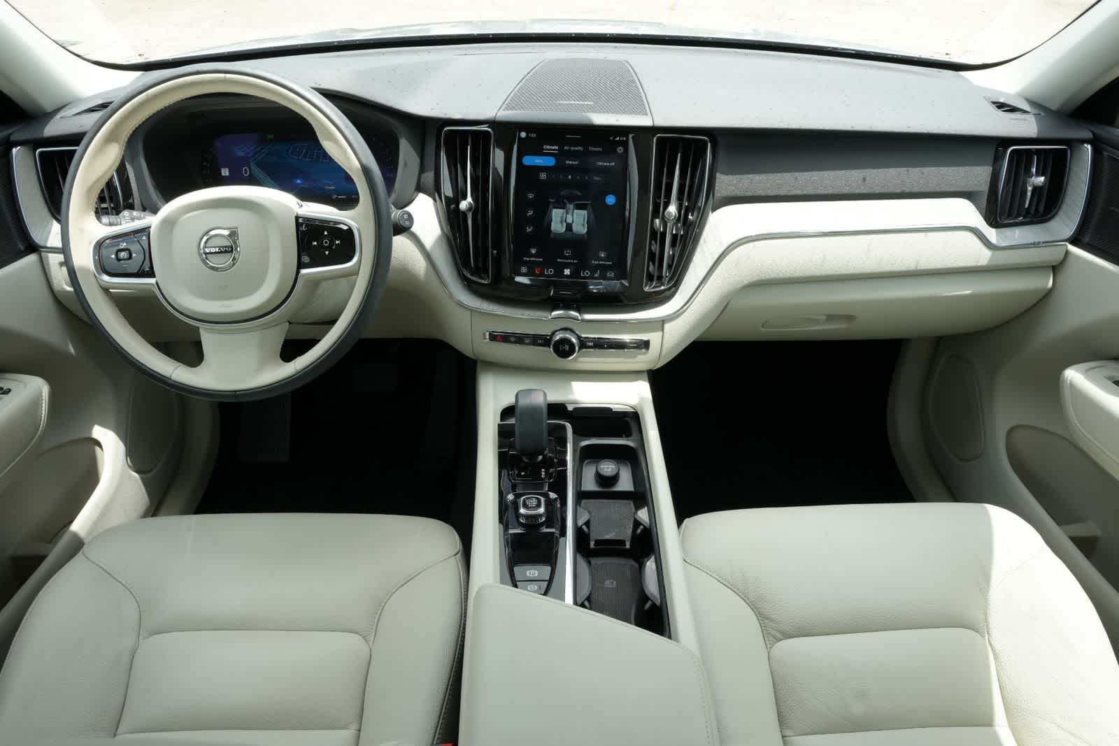Thumbnail: 2025 Volvo XC60 - 7