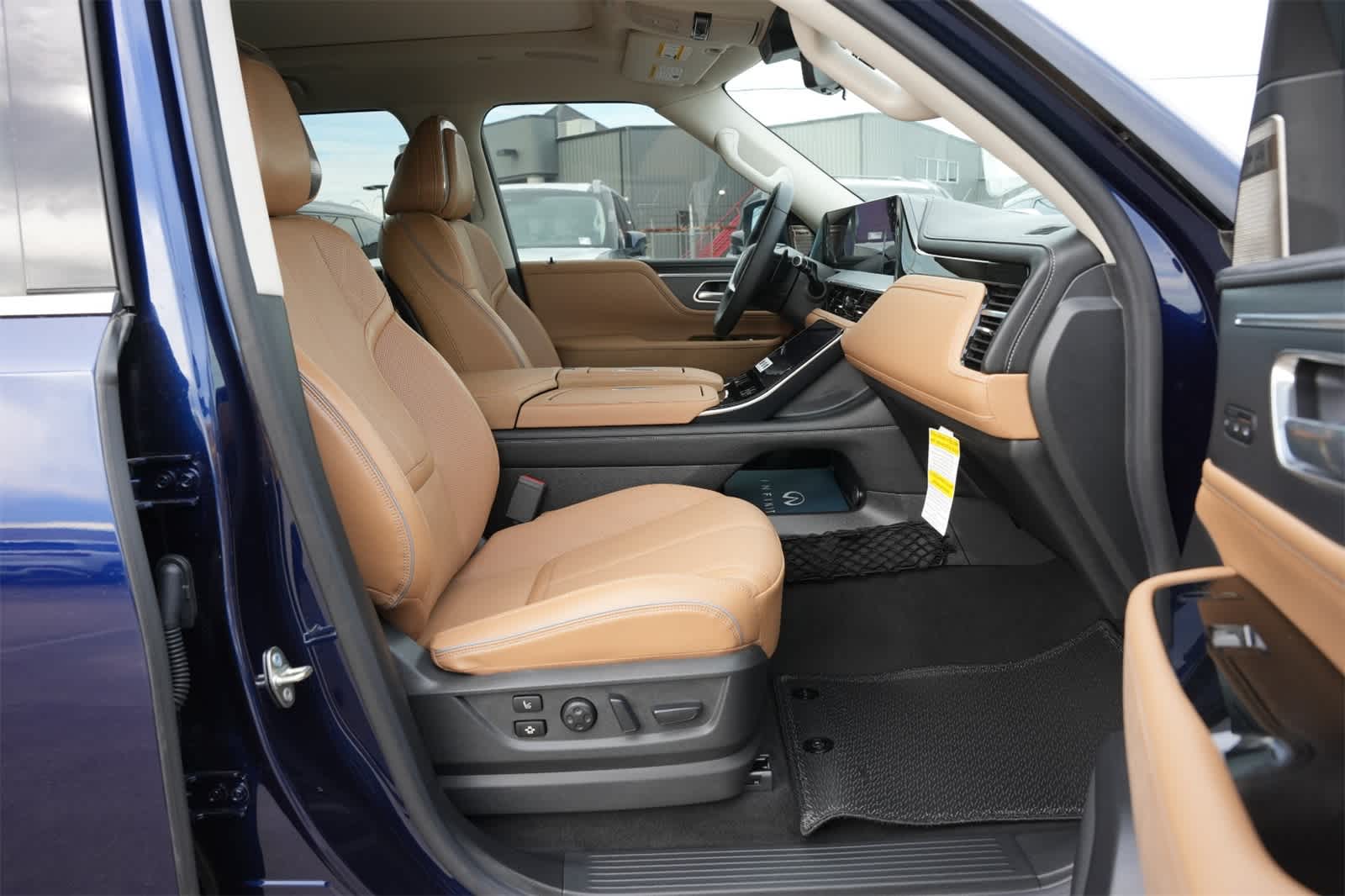 2025 INFINITI QX80 Sensory 25