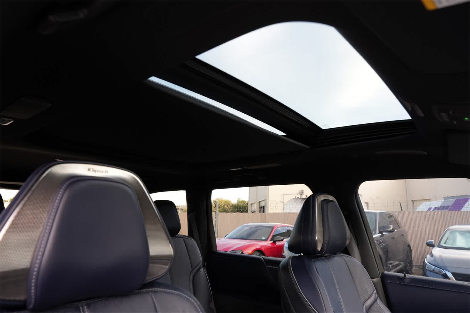 Thumbnail: 2026 INFINITI QX80 - 25