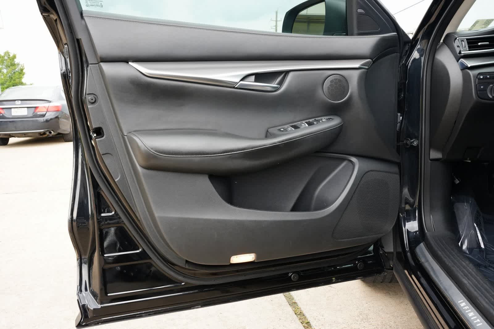 Thumbnail: 2022 INFINITI QX50 - 18