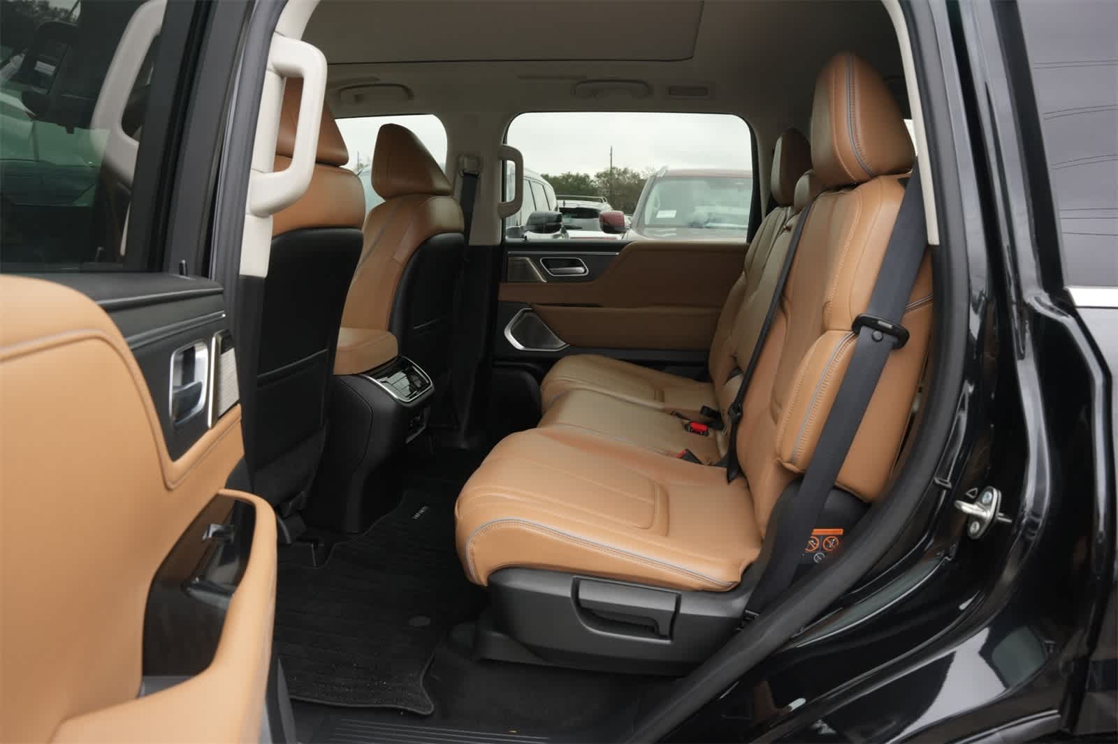 Thumbnail: 2025 INFINITI QX80 - 19