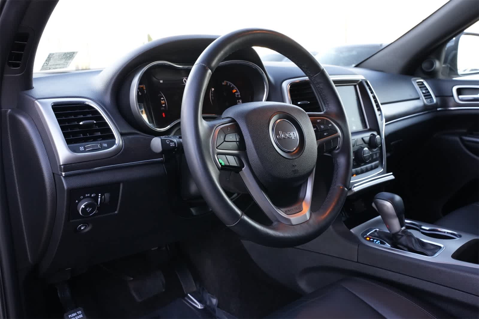 Thumbnail: 2018 Jeep Grand Cherokee - 16