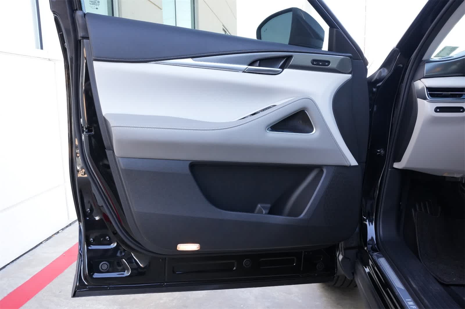 Thumbnail: 2026 INFINITI QX60 - 18