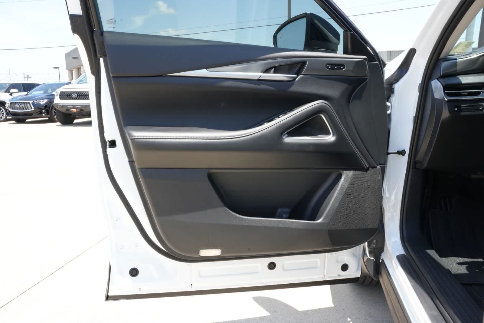 Thumbnail: 2027 INFINITI QX60 - 18