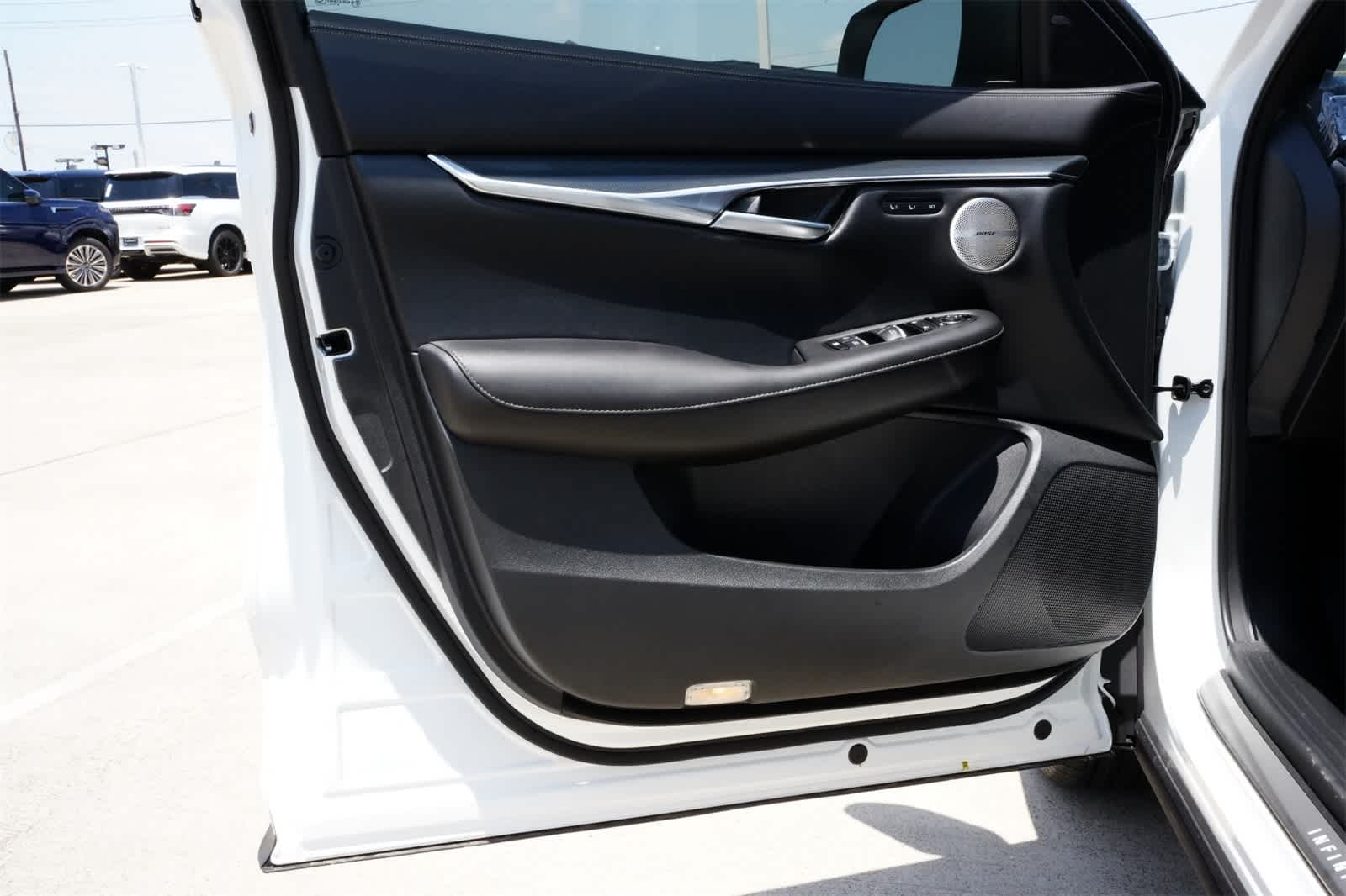 Thumbnail: 2025 INFINITI QX50 - 17