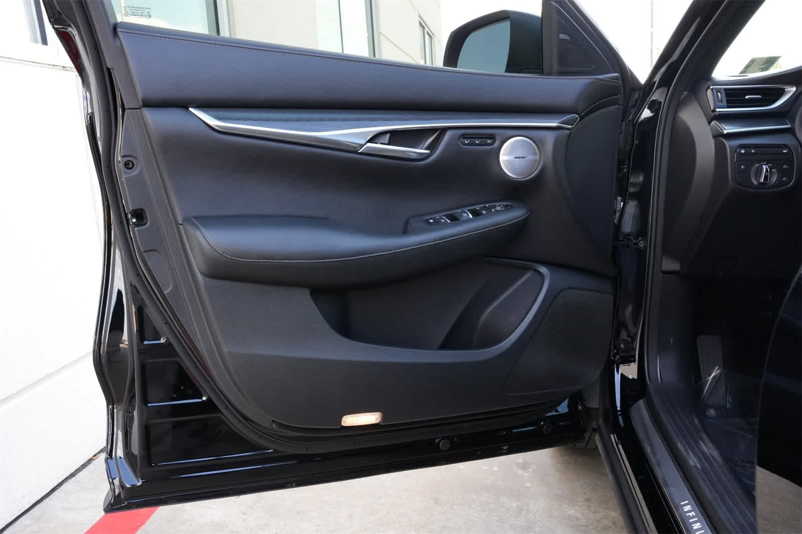 Thumbnail: 2025 INFINITI QX50 - 18