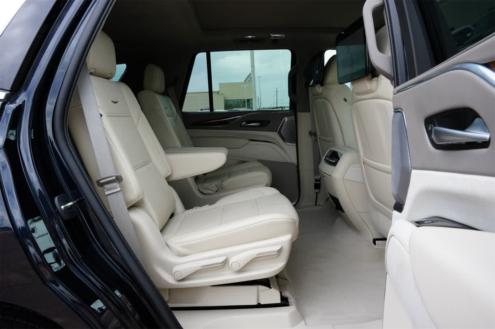 Thumbnail: 2023 Cadillac Escalade - 21