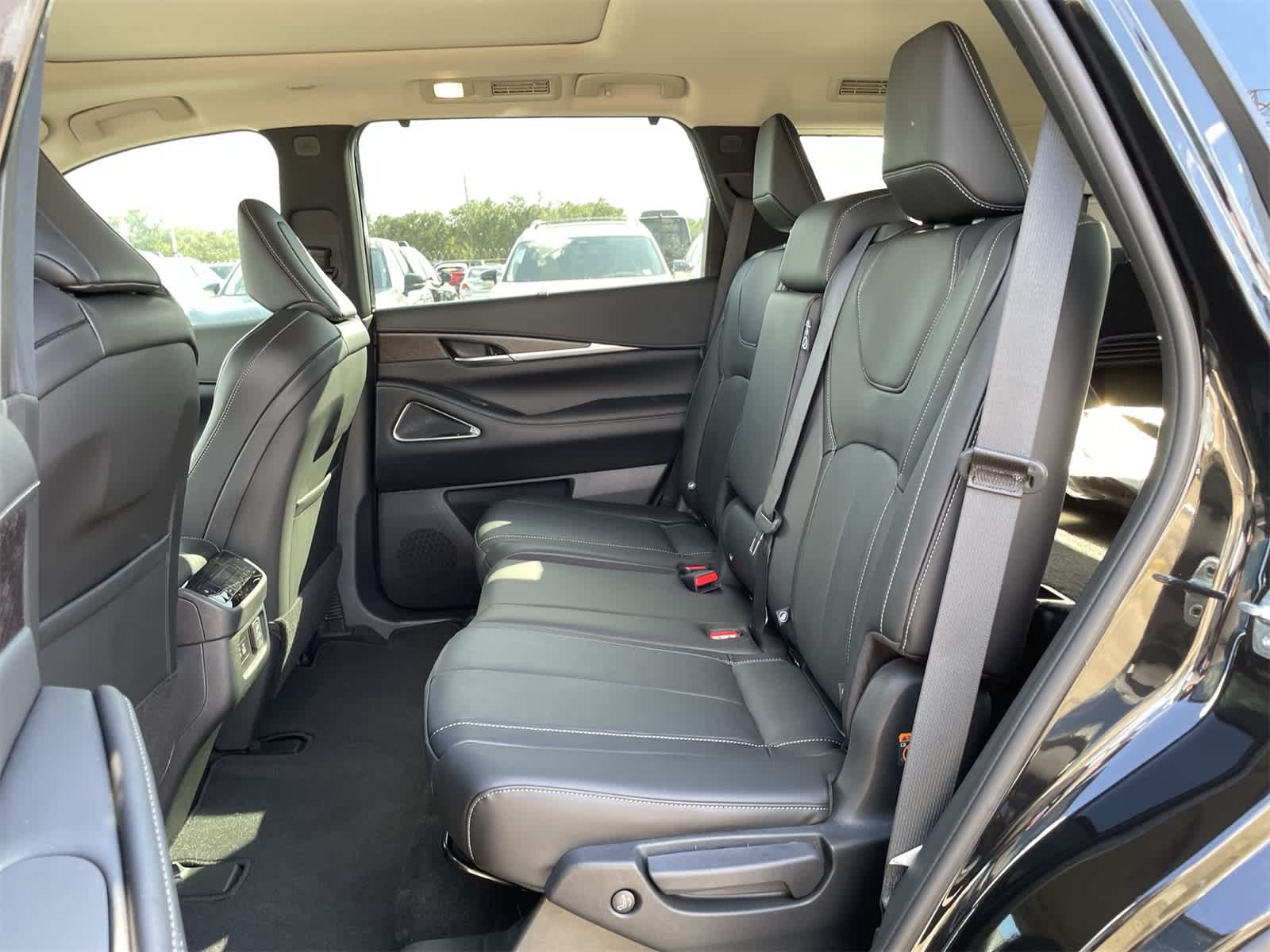 Thumbnail: 2025 INFINITI QX60 - 19
