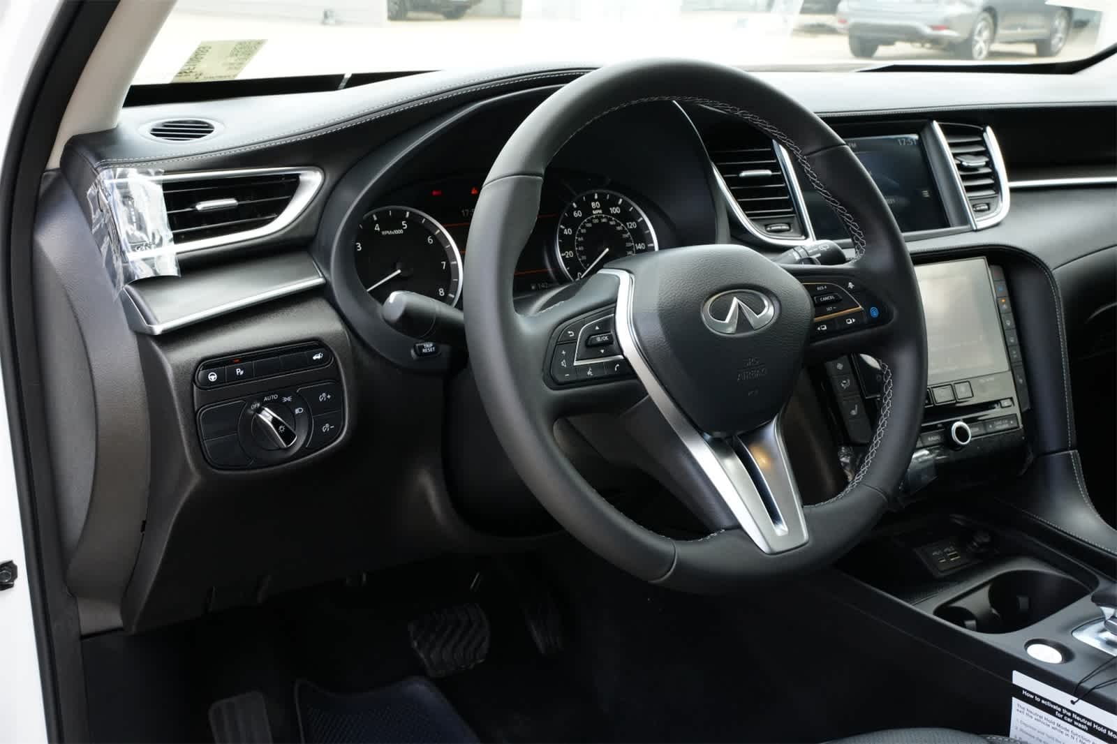 Thumbnail: 2025 INFINITI QX50 - 16