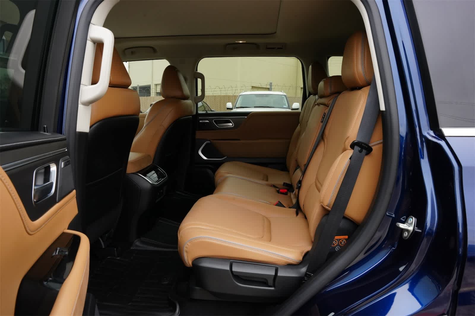 Thumbnail: 2025 INFINITI QX80 - 19